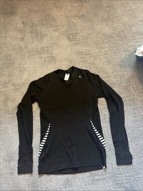 Helly Hansen Black Long Sleeve Women’s Athletic Top - size L but fits tight.